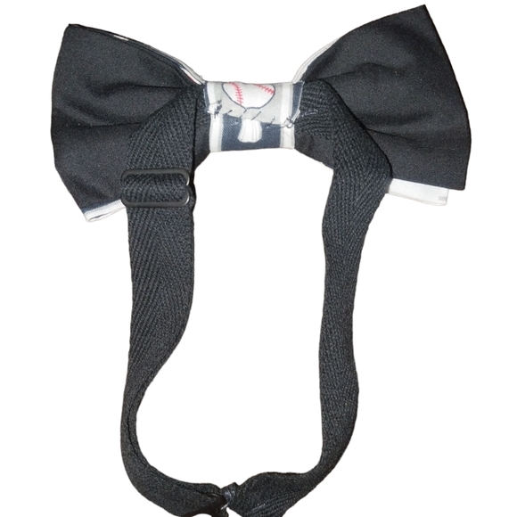 Hand Crafted Bowtie NY Yankee themed NWOT - Picture 7 of 7